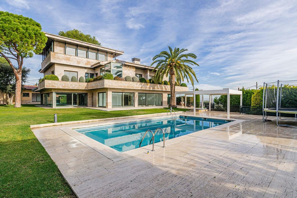 Maison à la Costa del Garraf, Espagne, 840 m² - image 1