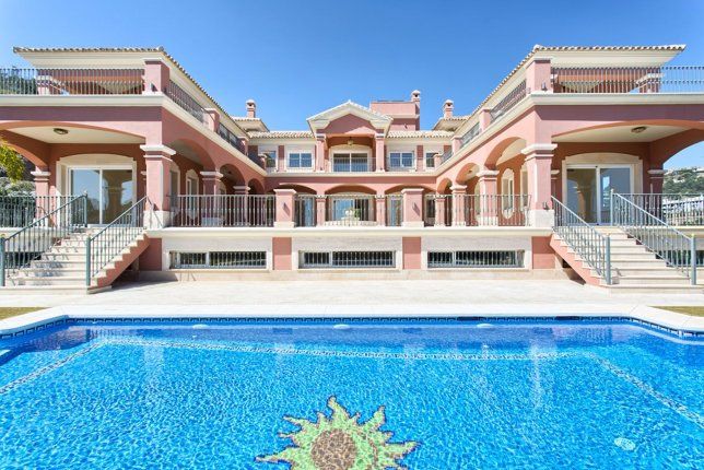 Haus in Costa del Sol, Spanien, 1 524 m² - Foto 1