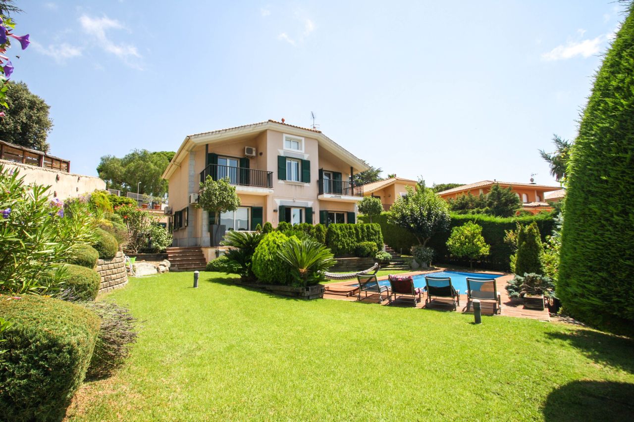 Maison sur la Costa del Maresme, Espagne, 385 m² - image 1