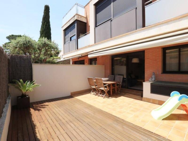 Stadthaus in Costa del Maresme, Spanien, 256 m² - Foto 1