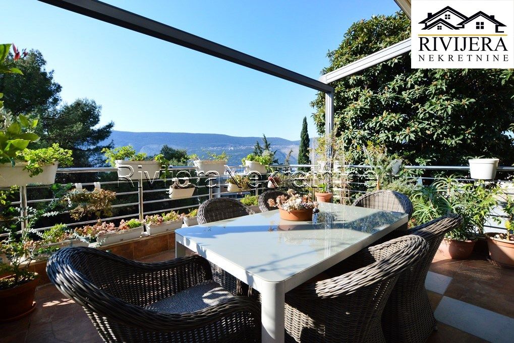 Appartement à Herceg-Novi, Monténégro, 73 m² - image 1