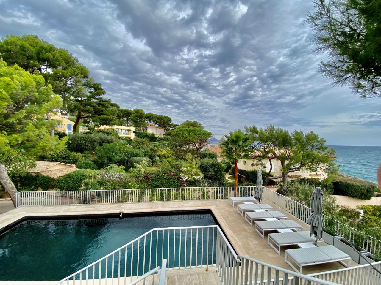 Villa en Antibes, Francia, 200 m² - imagen 1