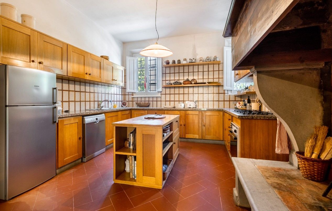 Industrial en Florencia, Italia, 4 700 m² - imagen 5