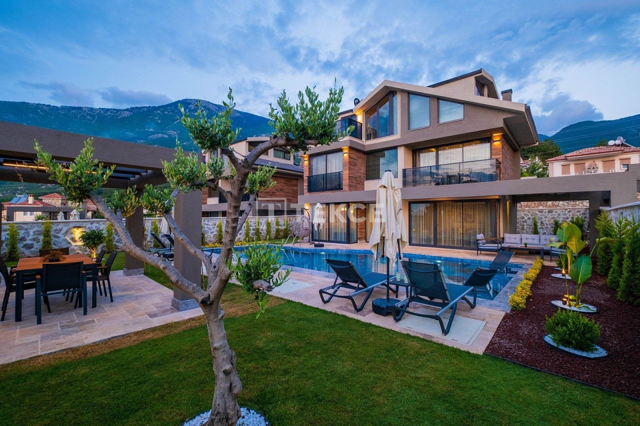 Villa à Fethiye, Turquie, 254 m² - image 1