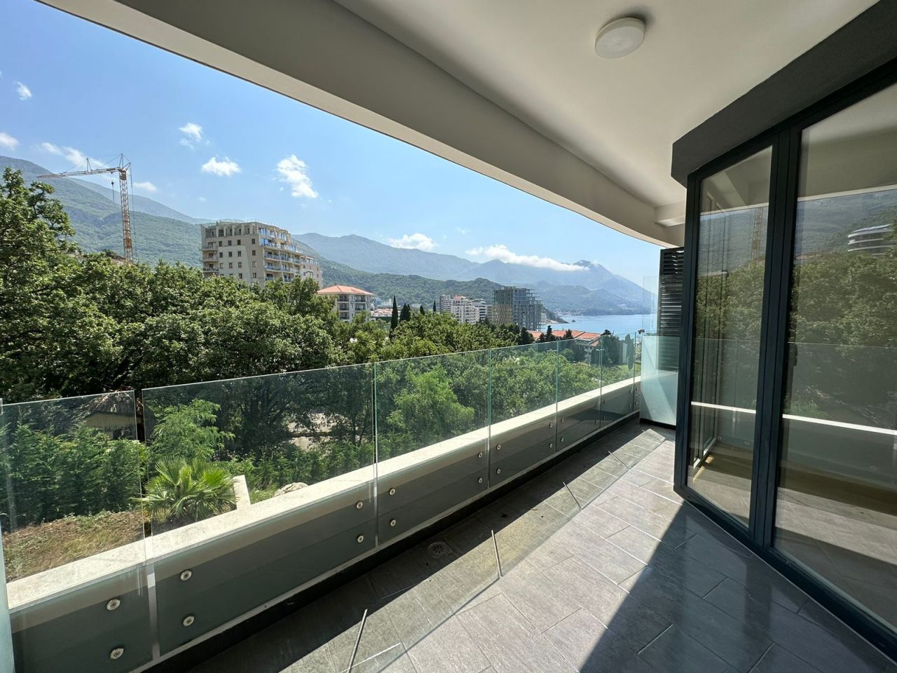 Piso en Budva, Montenegro, 52.73 m² - imagen 1