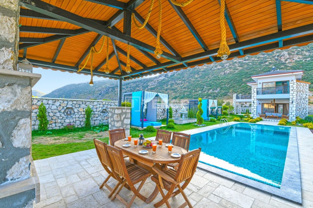 Villa à Kaş, Turquie, 250 m² - image 1