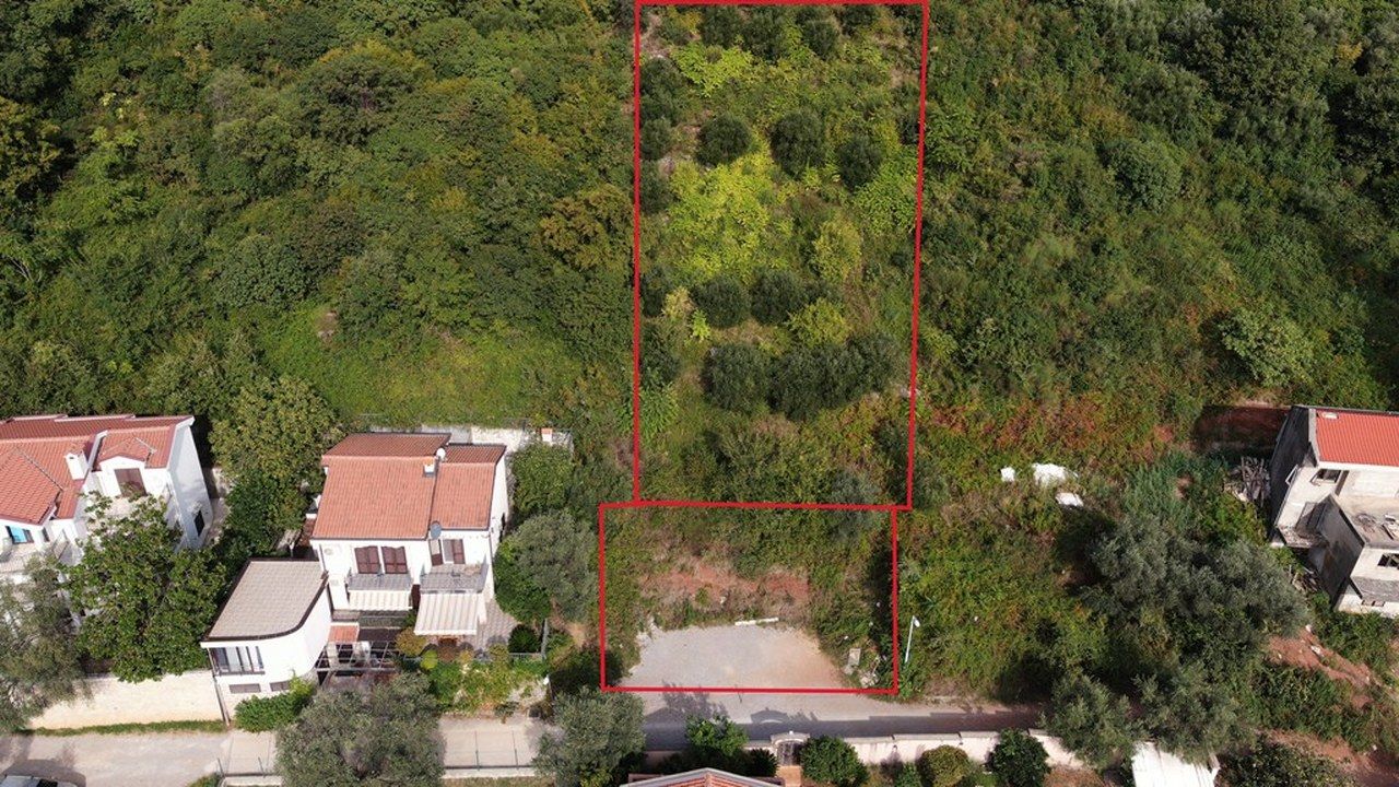 Terrain à Budva, Monténégro, 1 967 m² - image 1