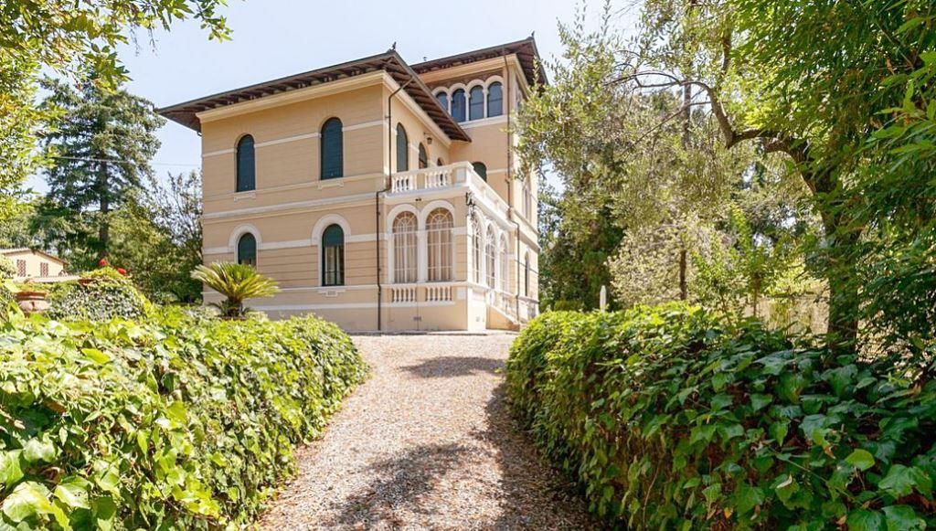 Villa à Lucques, Italie, 650 m² - image 1