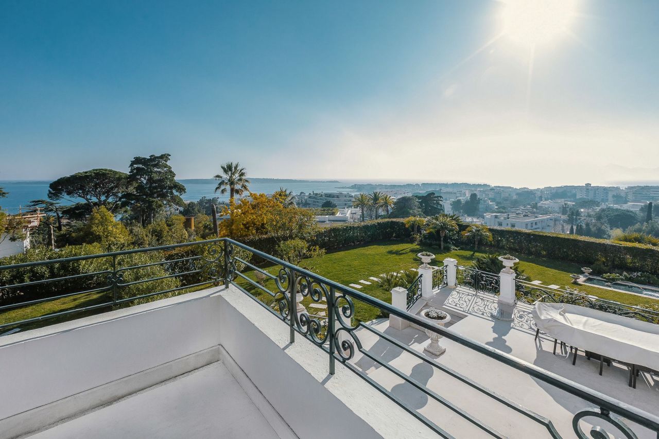 Appartement à Cannes, France, 221 m² - image 1