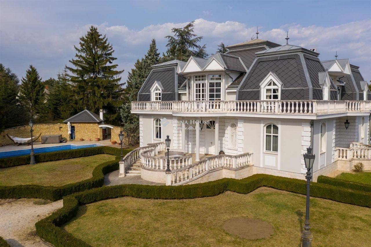 Villa en Szombathely, Hungría, 380 m² - imagen 1