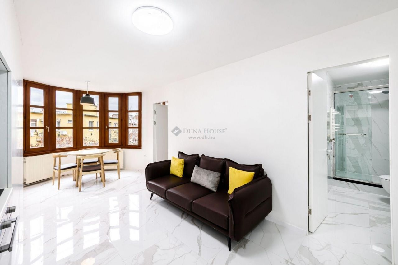 Flat in Budapest, Hungary, 62 m² - picture 2