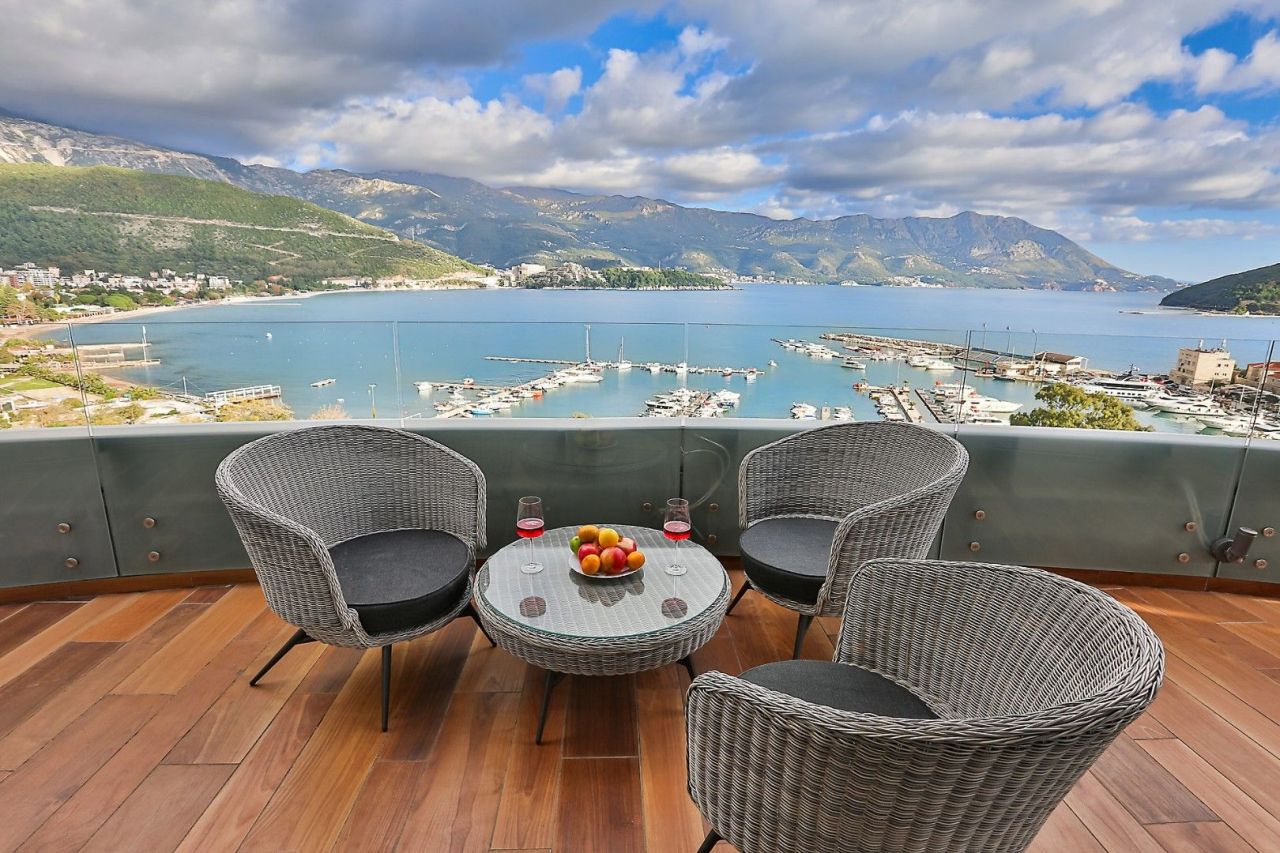 Flat in Budva, Montenegro, 117 m² - picture 1