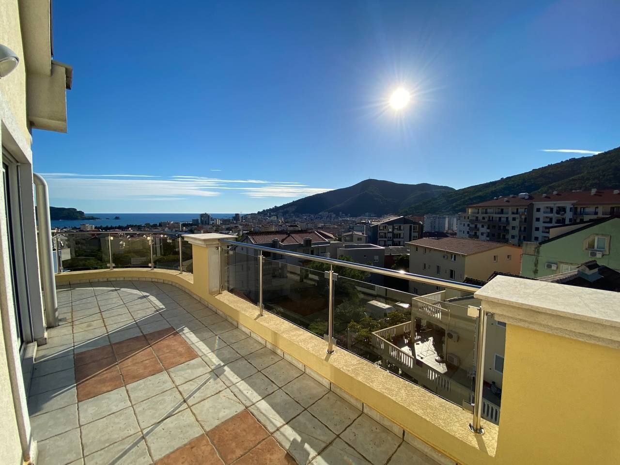 Piso en Budva, Montenegro, 89 m² - imagen 1