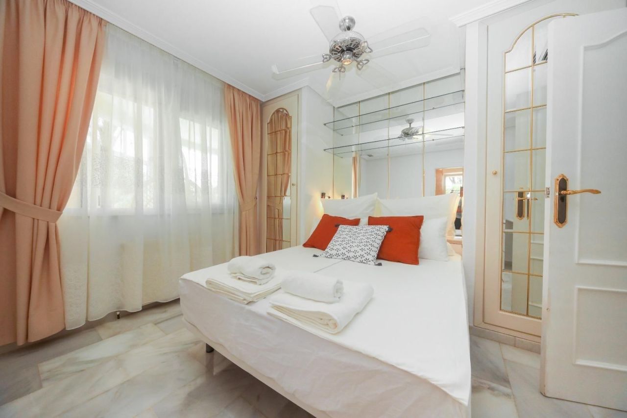 Villa in Orihuela Costa, Spain, 243 m² - picture 7