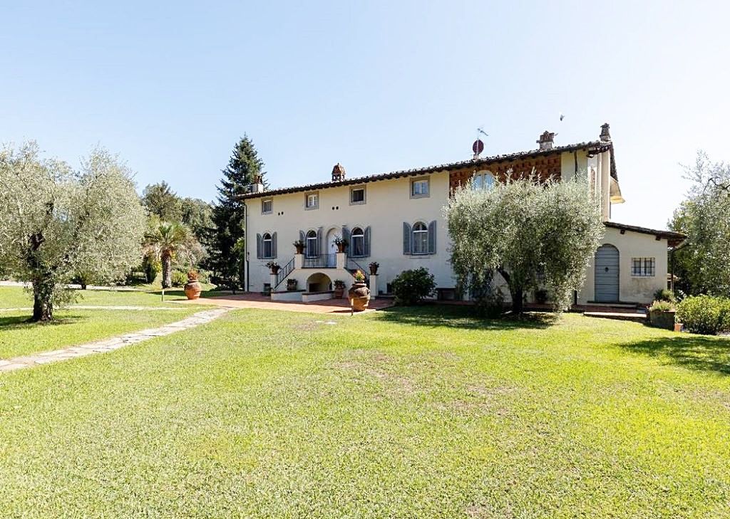 Villa en Lucca, Italia, 900 m² - imagen 1