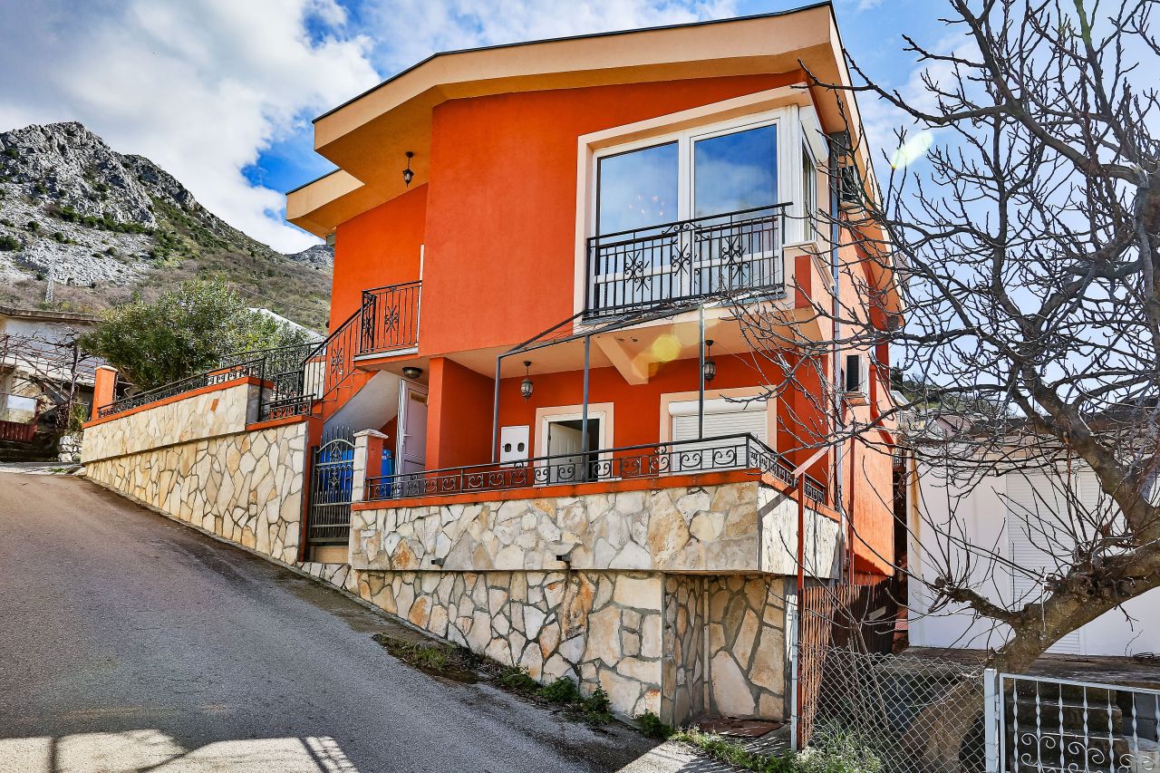 Casa en Sutomore, Montenegro, 128 m² - imagen 2