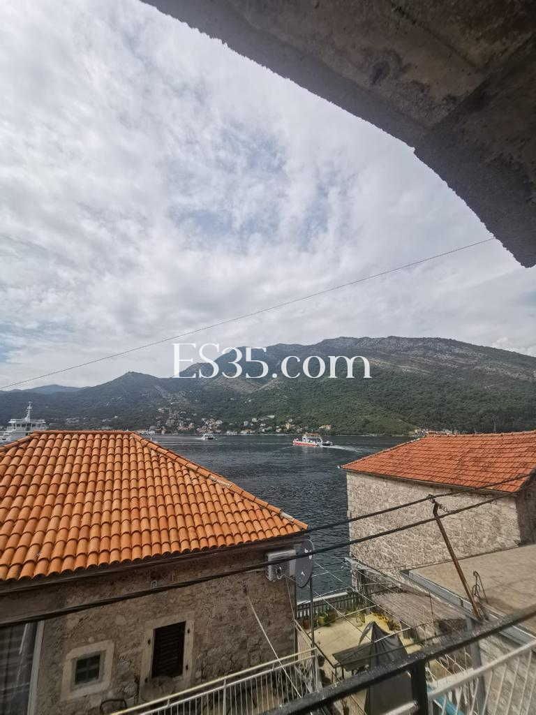 House in Lepetane, Montenegro, 144 m² - picture 1