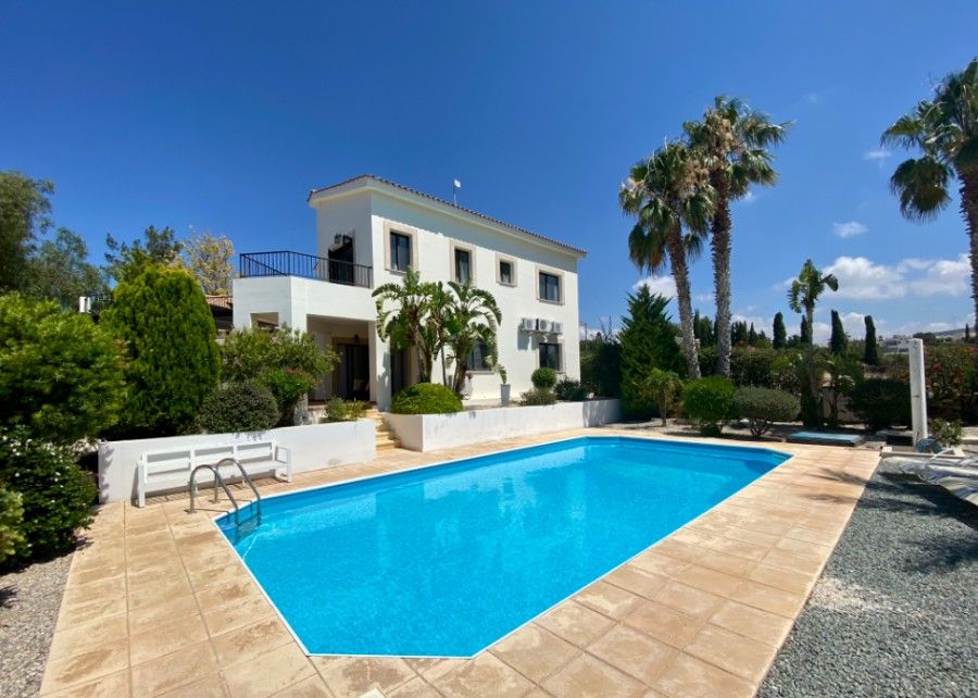 Villa in Paphos, Cyprus, 1 500 m² - picture 1
