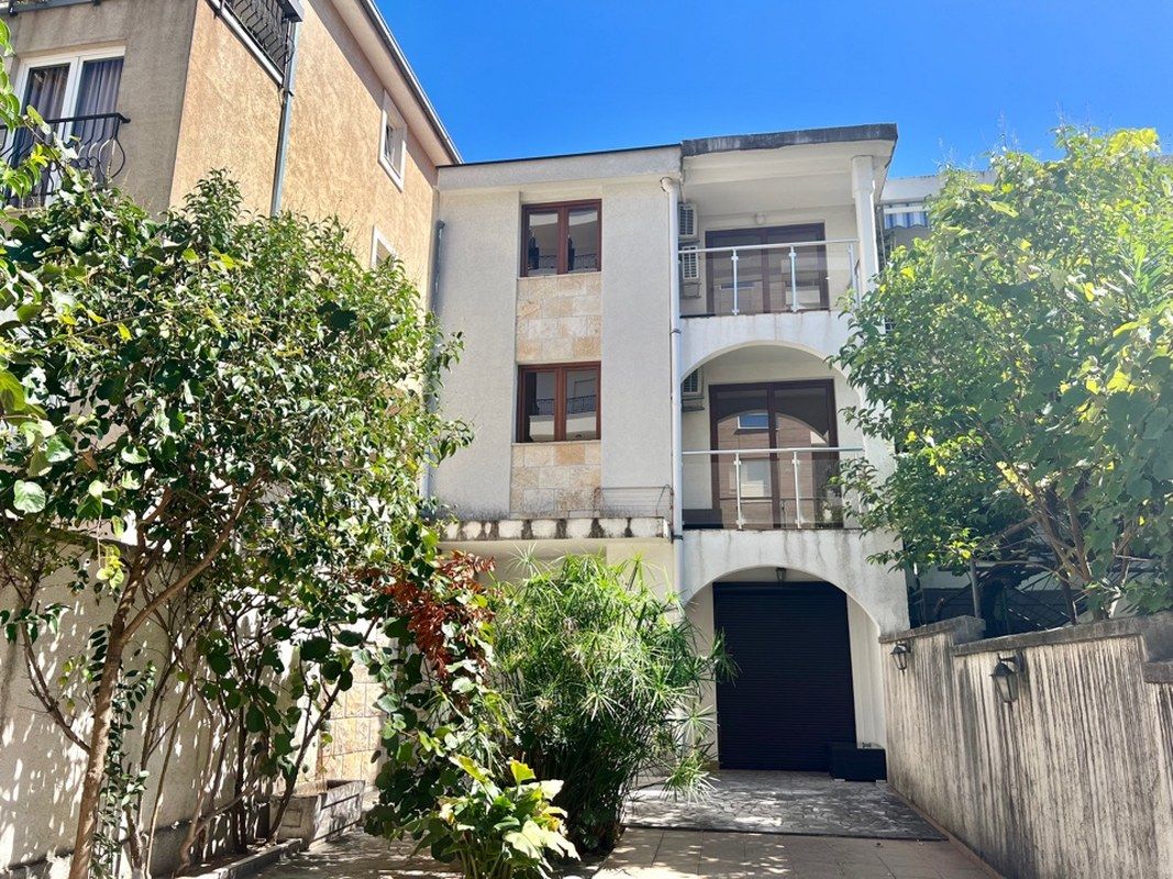 Maison à Budva, Monténégro, 255 m² - image 1