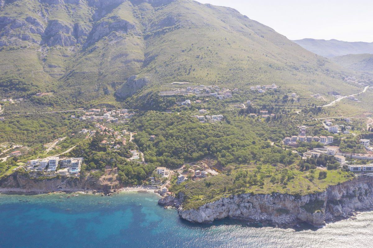 Terrain à Rézévici, Monténégro, 2 100 m² - image 3