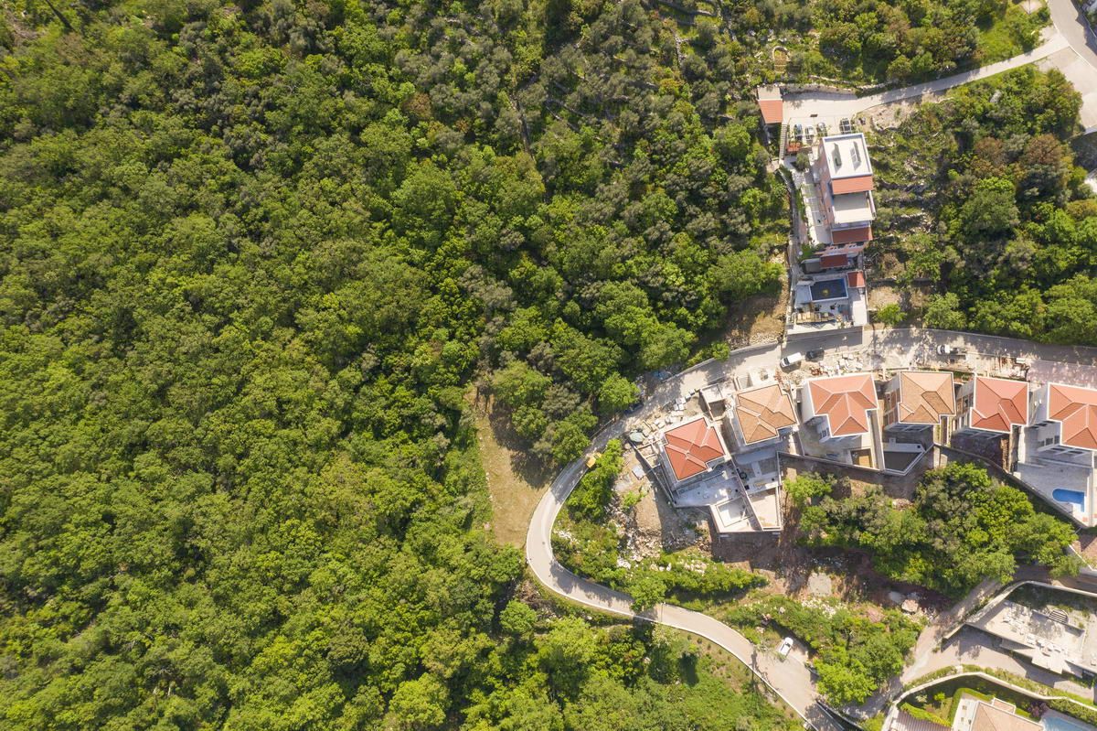 Terrain à Rézévici, Monténégro, 2 100 m² - image 6