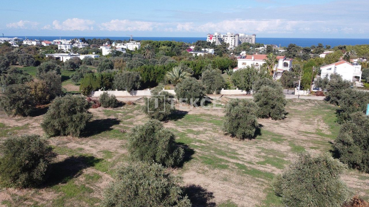 Terreno en Kyrenia, Chipre, 3 211 m² - imagen 1