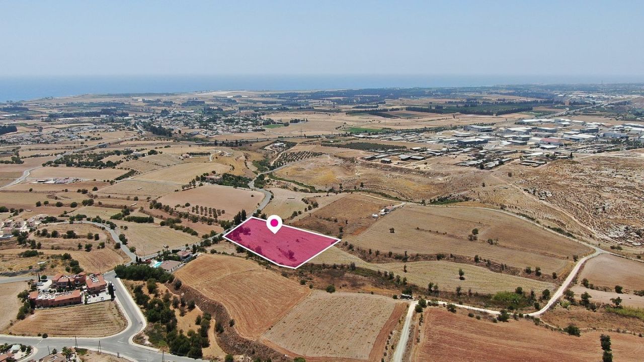 Terrain à Paphos, Chypre, 8 443 m² - image 1