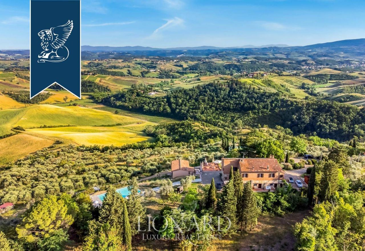 Granja en Certaldo, Italia, 570 m² - imagen 1