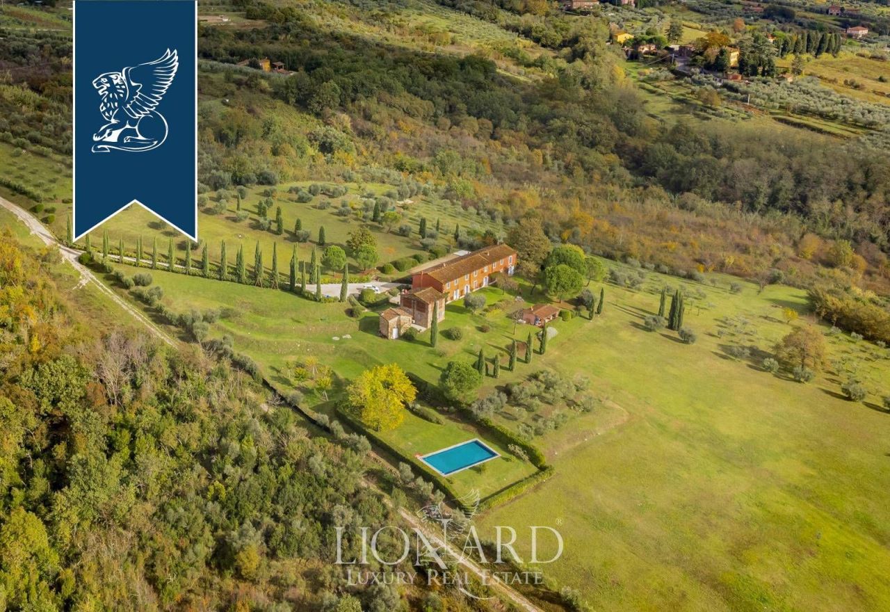 Granja en Capannori, Italia, 750 m² - imagen 1