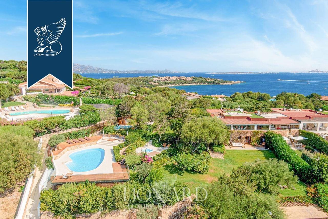 Villa en Olbia, Italia, 340 m² - imagen 1