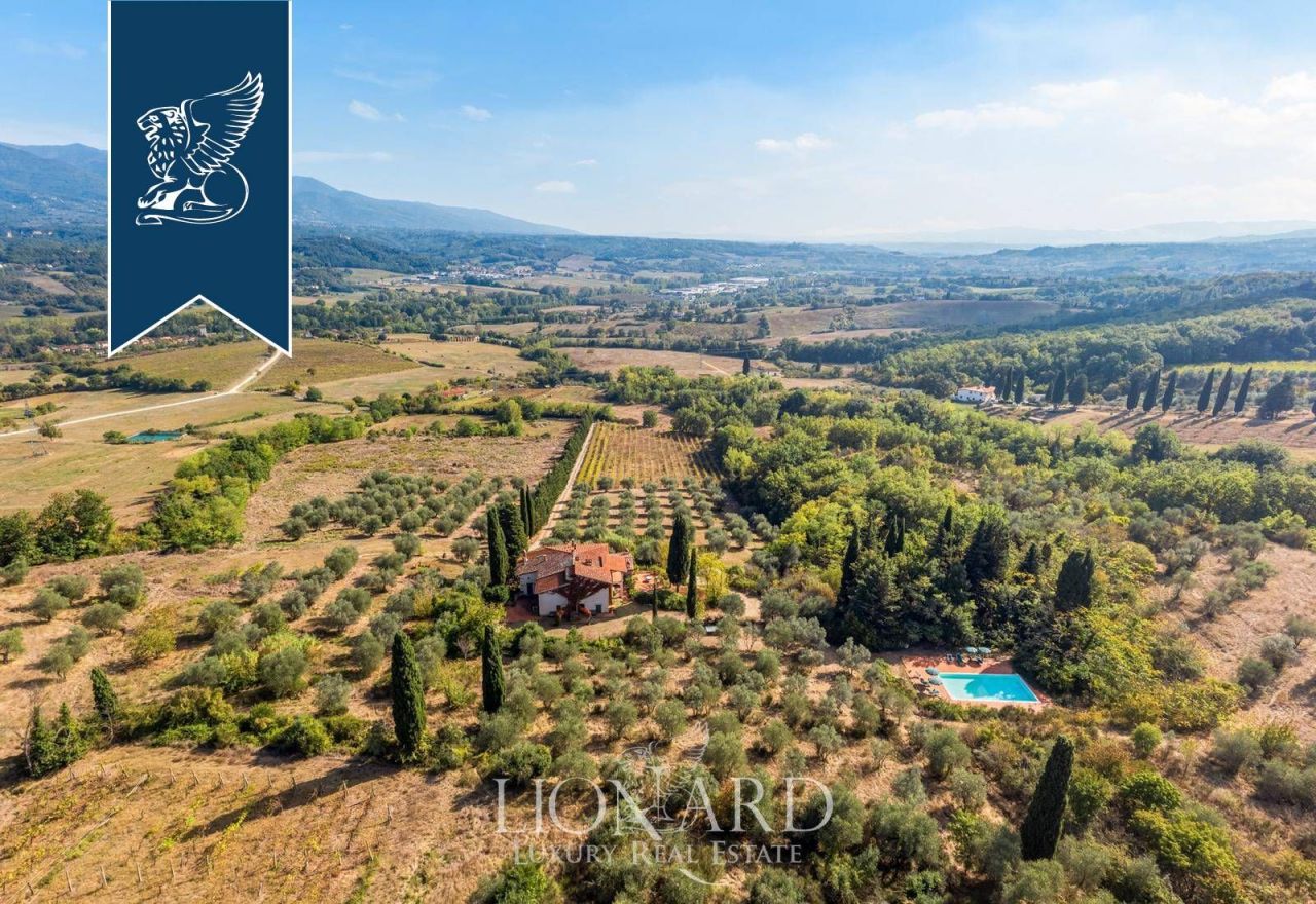 Granja en Florencia, Italia, 660 m² - imagen 1