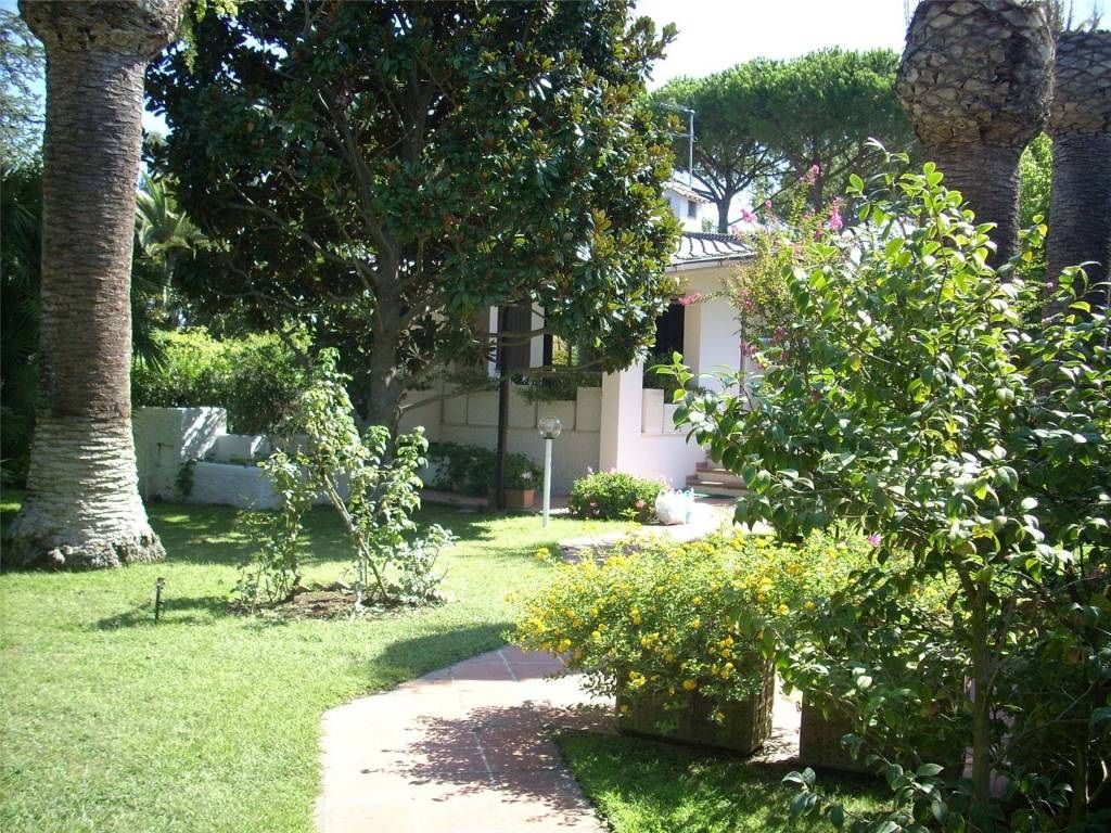 Villa à San Felice Circeo, Italie, 250 m² - image 1