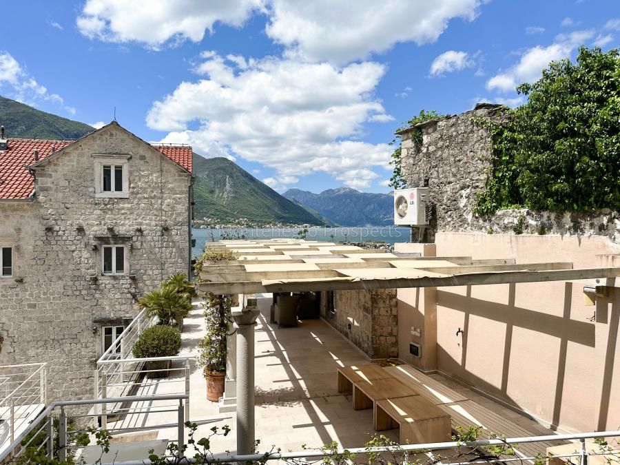 Appartement à Kotor, Monténégro, 111 m² - image 1