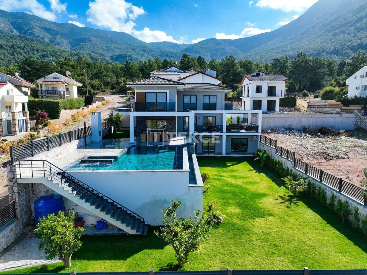 Villa in Fethiye, Turkey, 310 m² - picture 1