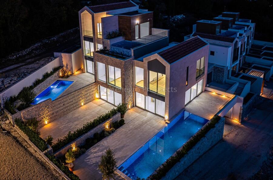 Villa in Tivat, Montenegro, 200 m² - Foto 1