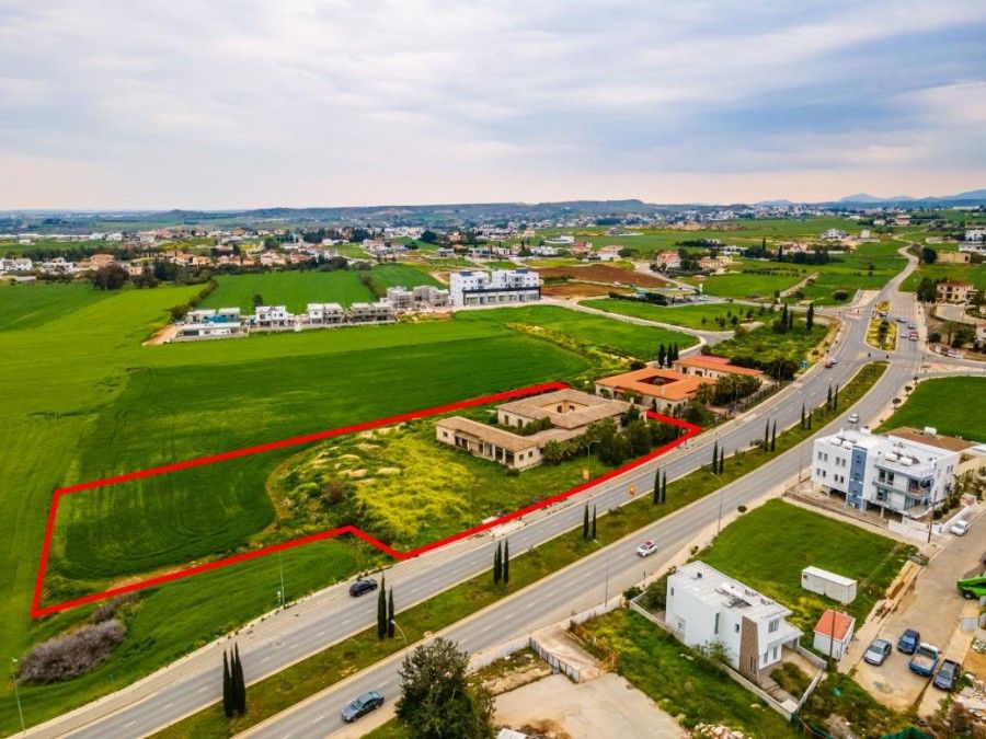 Grundstück in Nikosia, Zypern, 7 428 m² - Foto 1