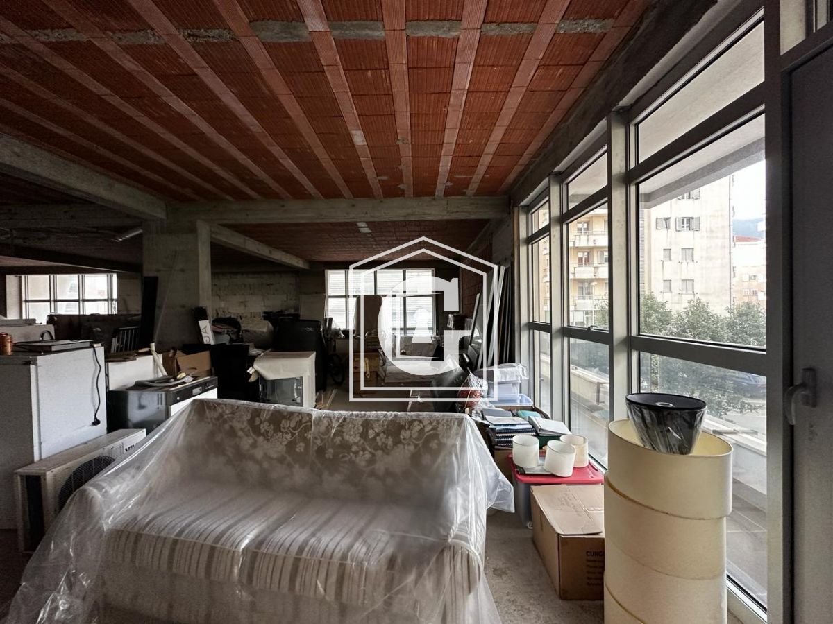 Biens commerciaux à Budva, Monténégro, 211 m² - image 1