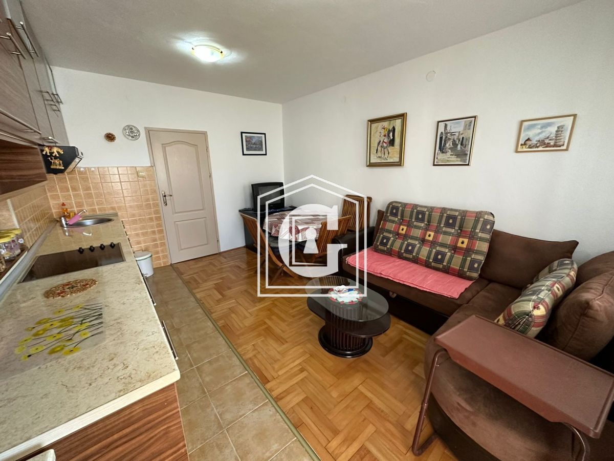 Apartamento en Budva, Montenegro, 55 m² - imagen 1