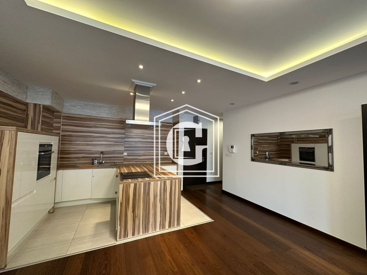 Apartamento en Budva, Montenegro, 77 m² - imagen 1