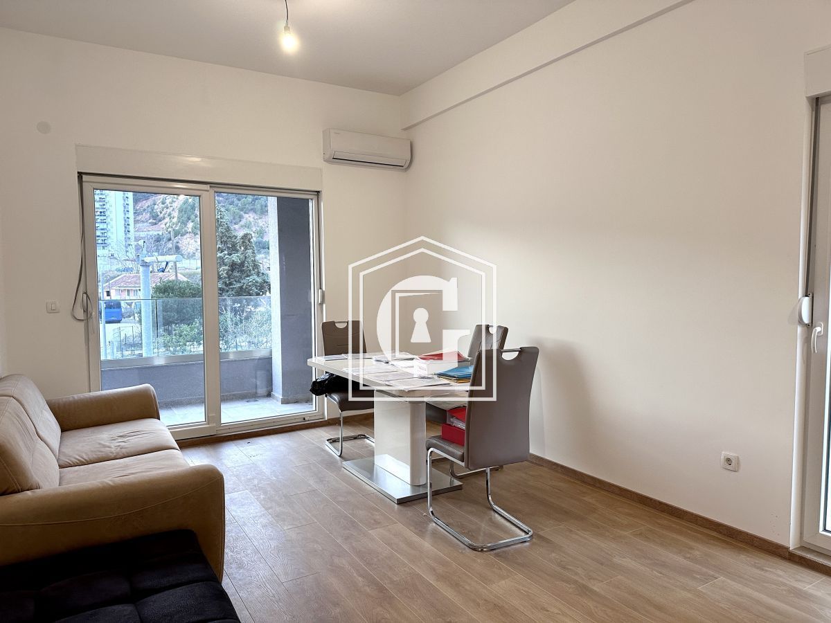 Gewerbeimmobilien in Budva, Montenegro, 44 m² - Foto 1