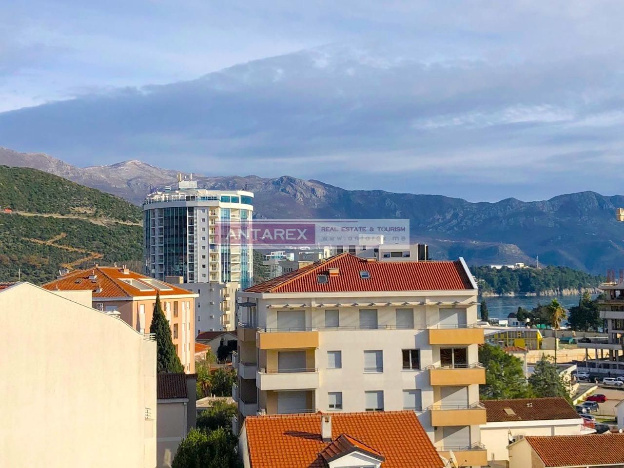 Apartamento en Budva, Montenegro, 87 m² - imagen 1