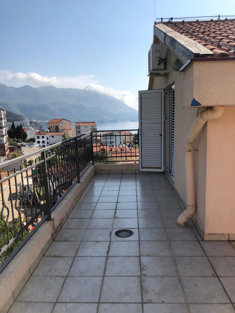 Flat in Becici, Montenegro, 97 m² - picture 1