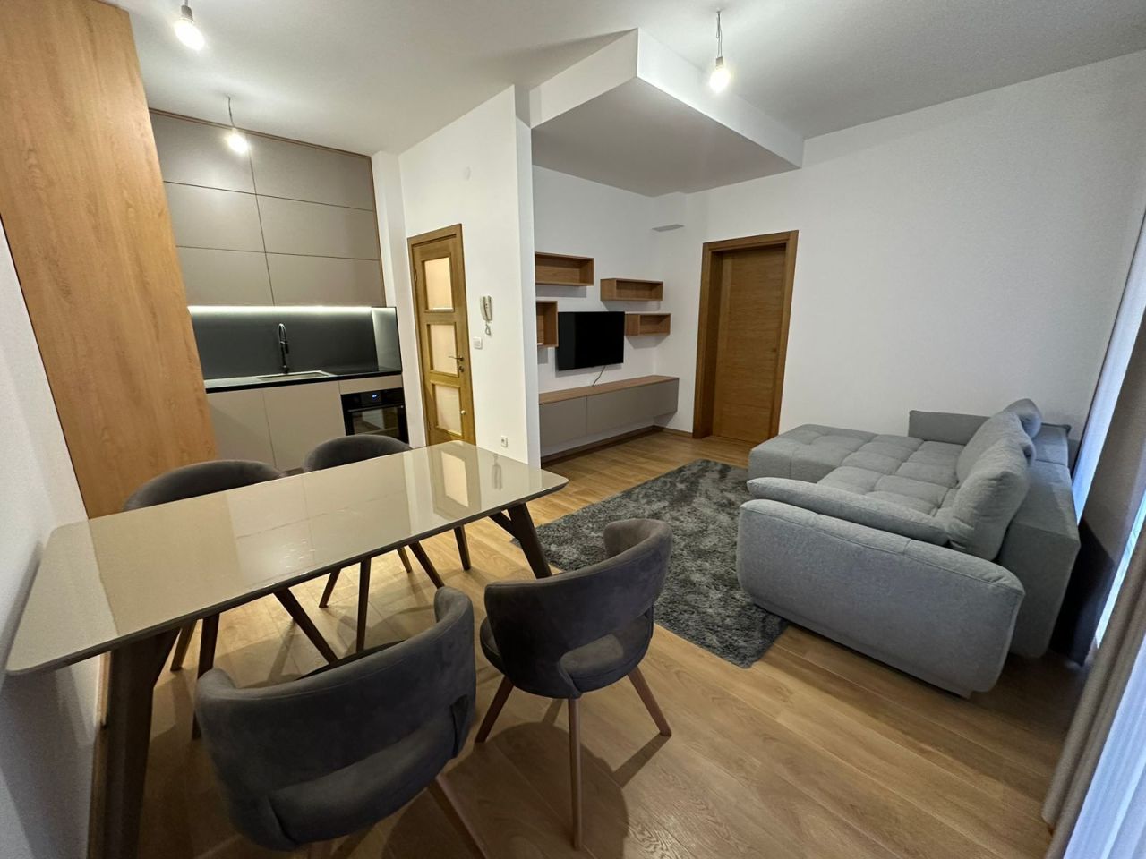 Wohnung in Budva, Montenegro, 56 m² - Foto 1