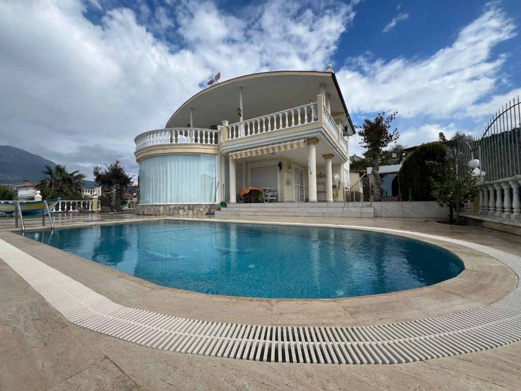 Villa à Alanya, Turquie, 200 m² - image 1