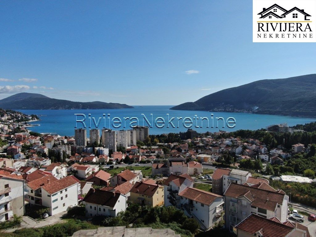 Piso en Herceg-Novi, Montenegro, 81 m² - imagen 1