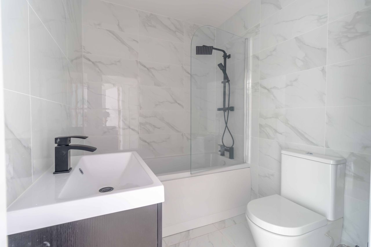 Apartment in Birmingham, United Kingdom, 48 m² - picture 11