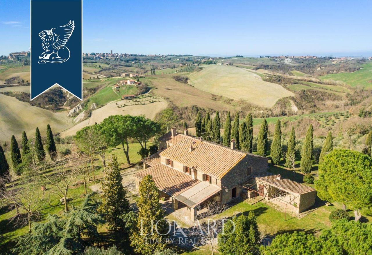 Granja en Pienza, Italia, 538 m² - imagen 1