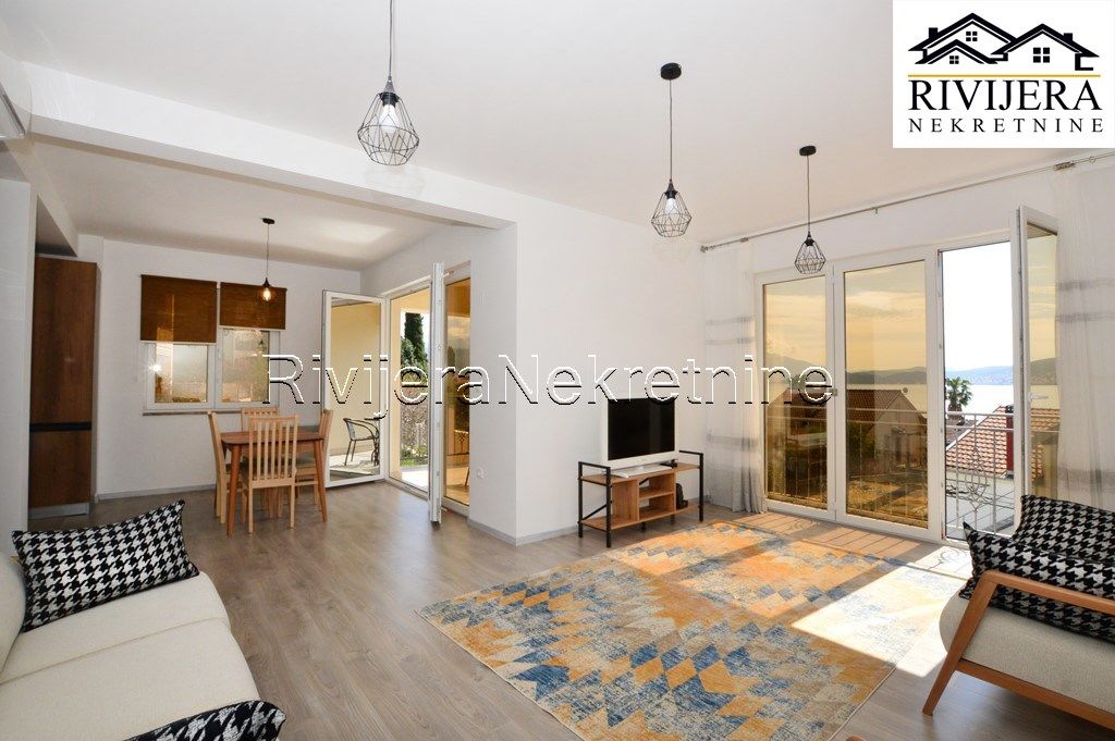 Flat in Herceg-Novi, Montenegro, 85 m² - picture 1