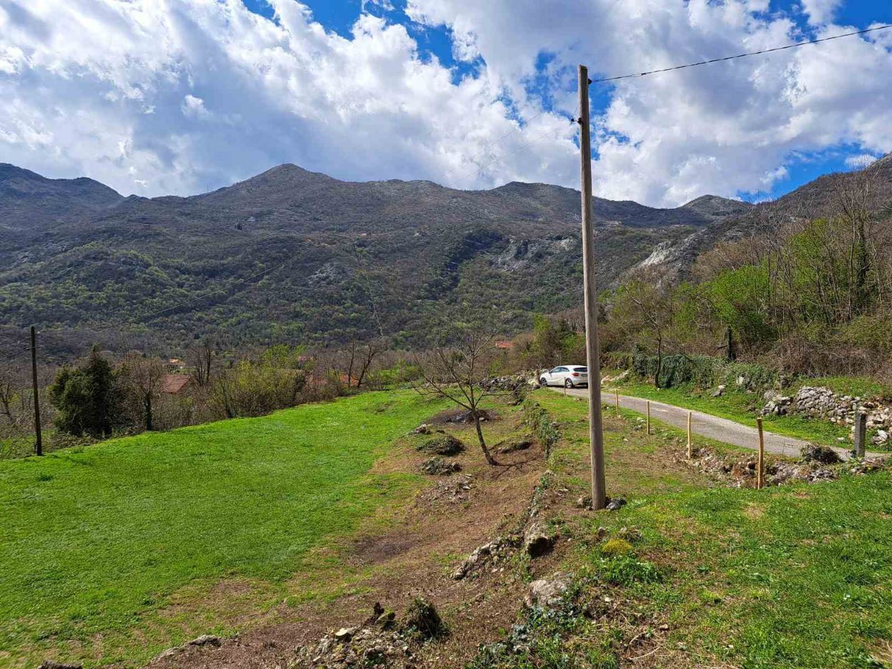 Terrain à Cetinje, Monténégro, 1 870 m² - image 1