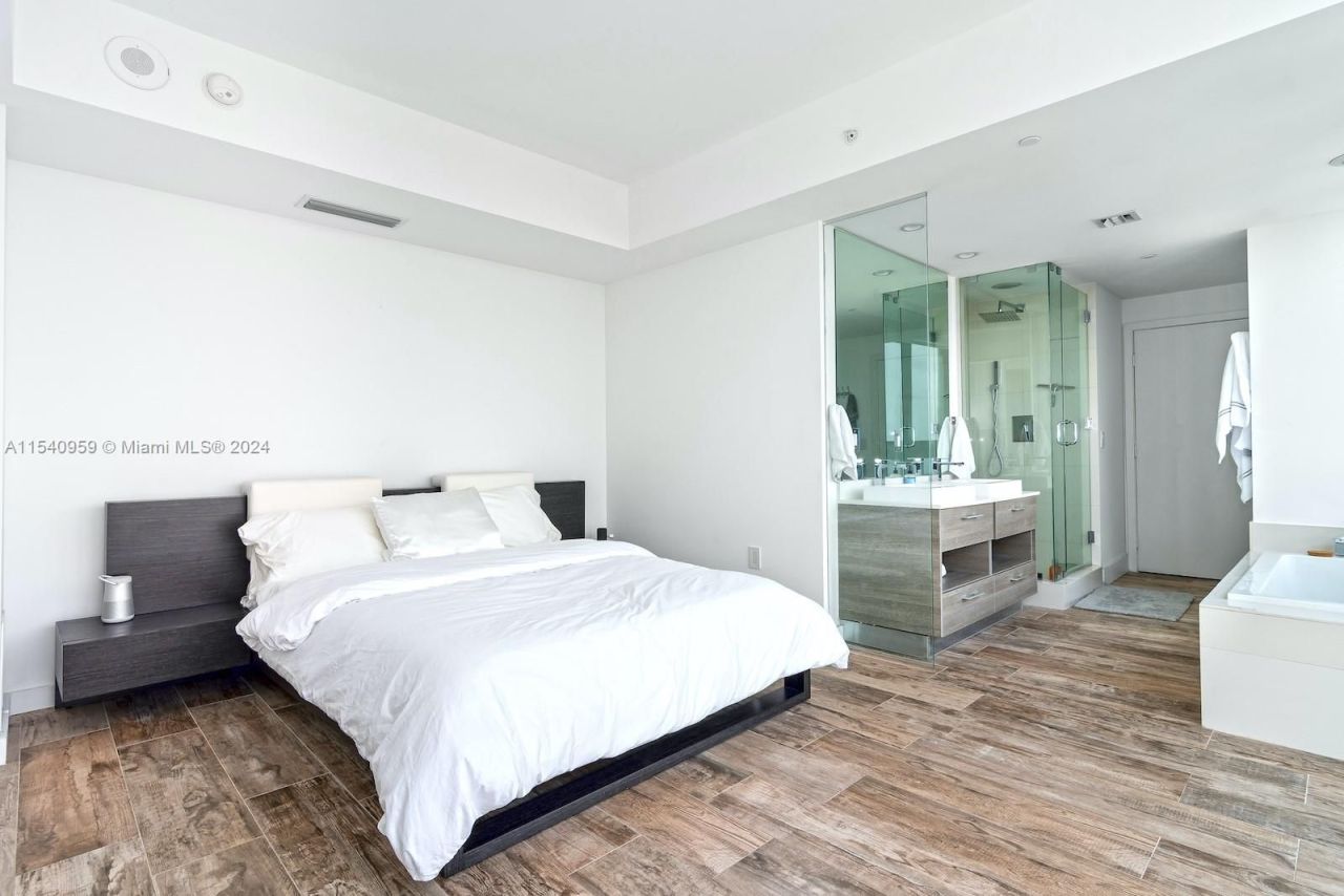 Flat in Miami, USA, 65 m² - picture 8